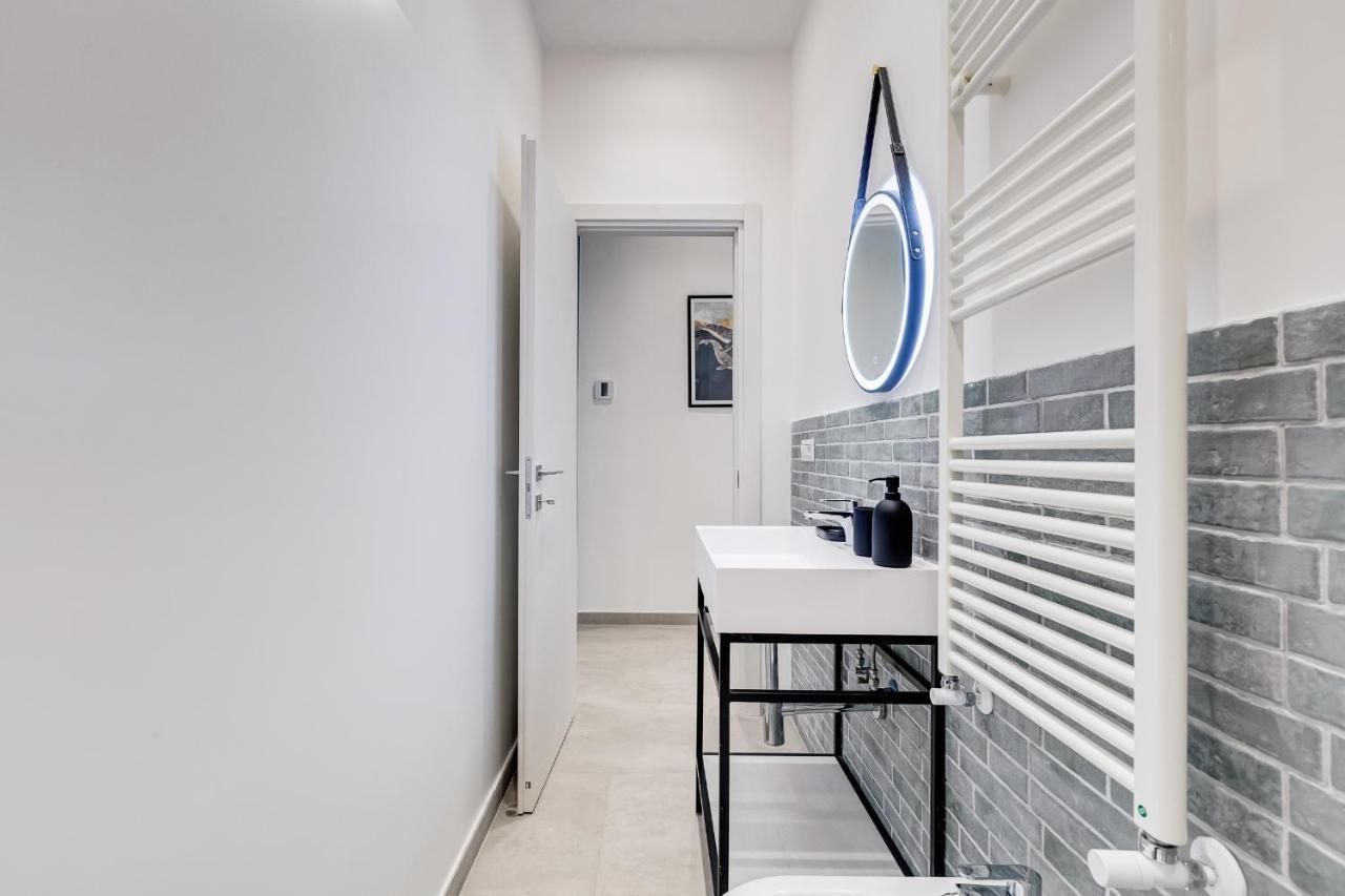 Bdc - Empire, Noble 3-bdr Apartment *