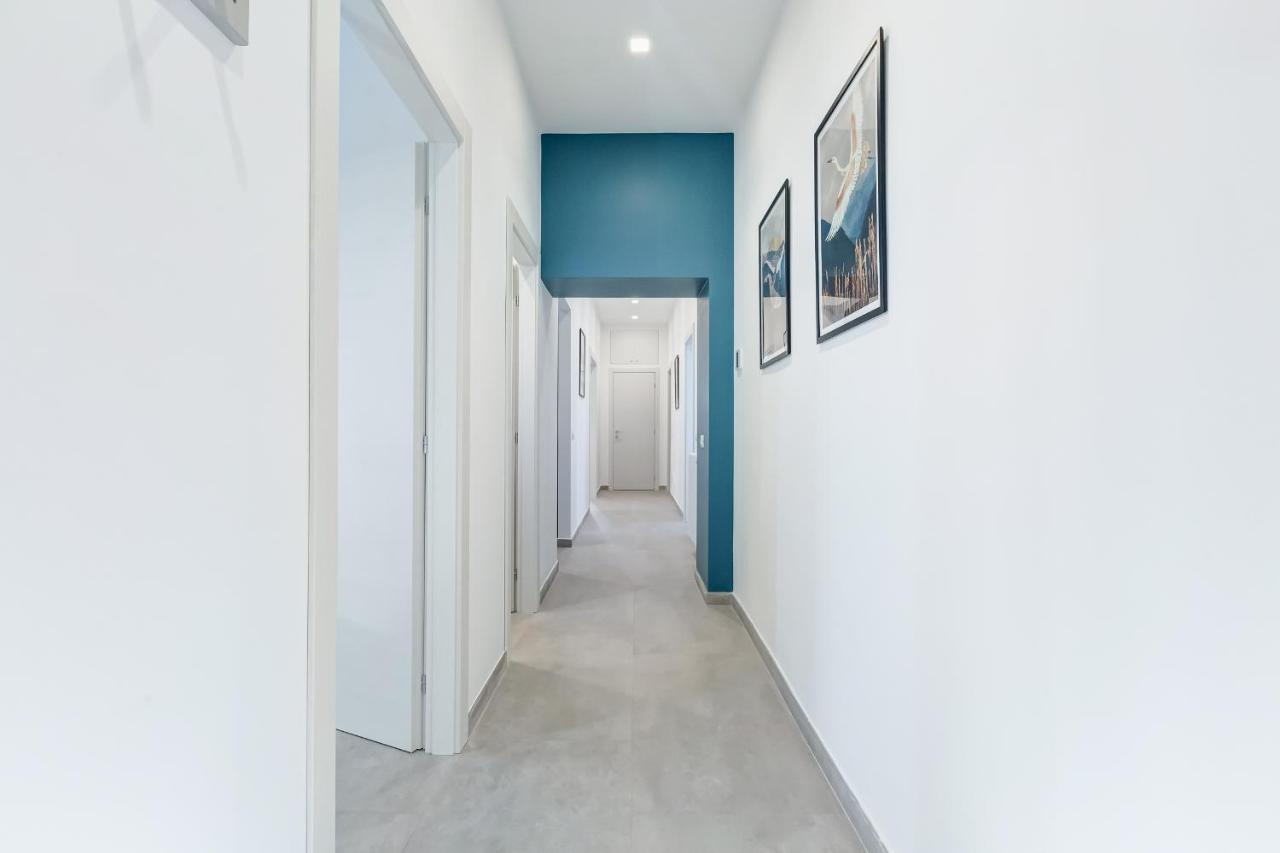 Bdc - Empire, Noble 3-bdr Apartment *