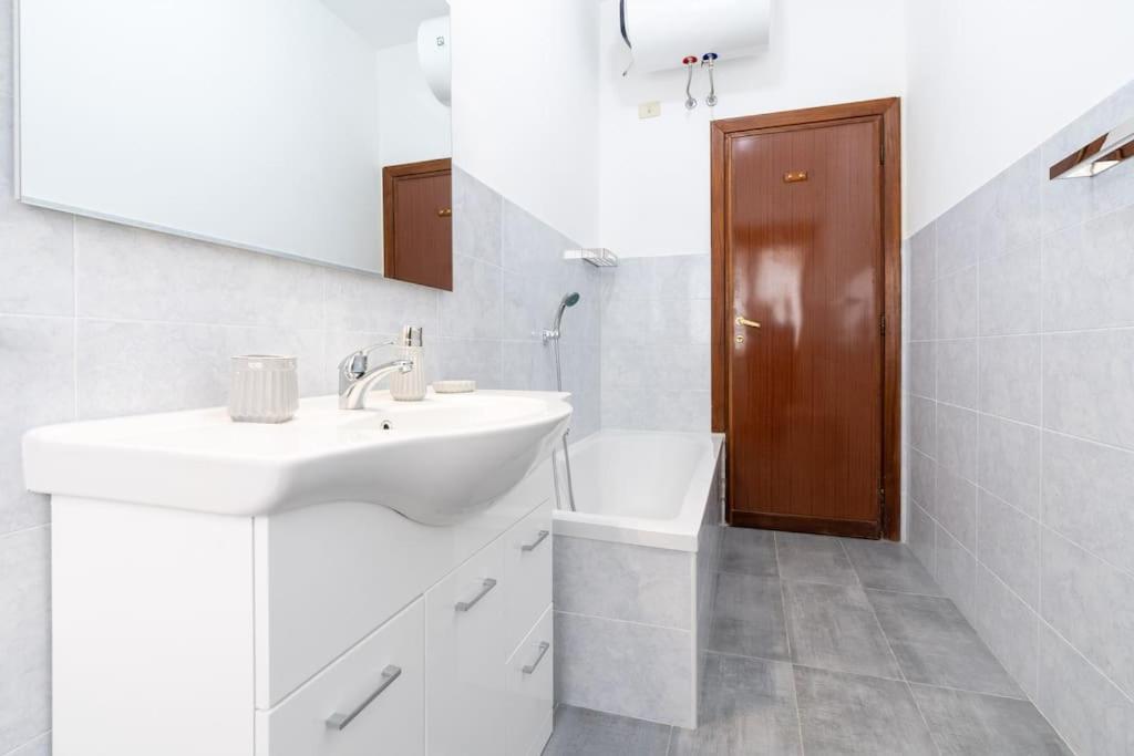 4season Enchanting Balduina's Pent Center Apartment Rome