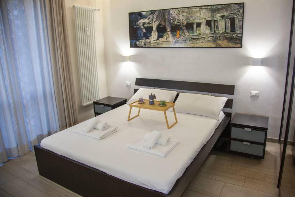 Chic And Elegant Near Metro Station Apartment