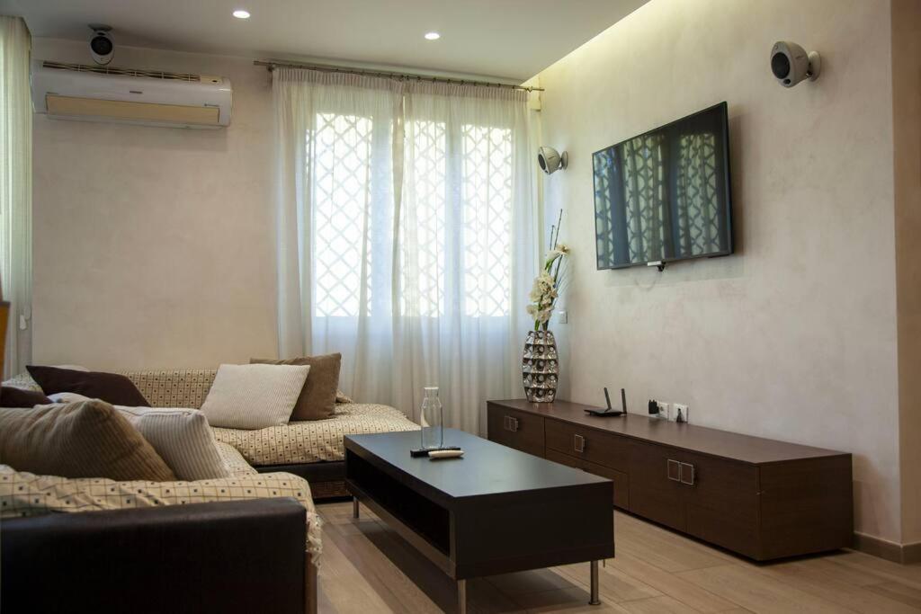Chic And Elegant Near Metro Station *