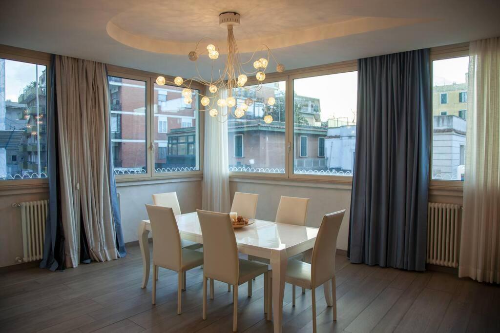 Chic And Elegant Near Metro Station *