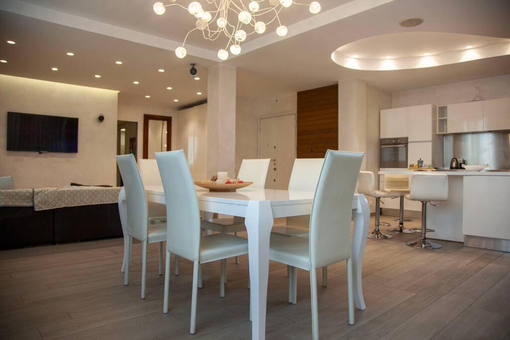 Chic And Elegant Near Metro Station Apartment *