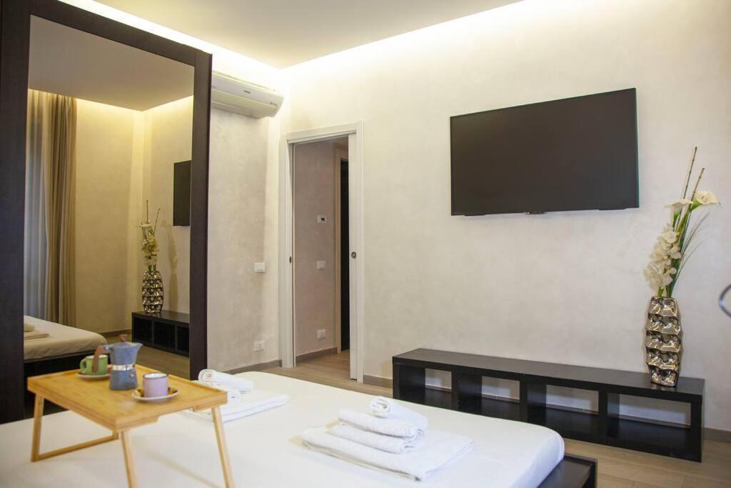 Chic And Elegant Near Metro Station