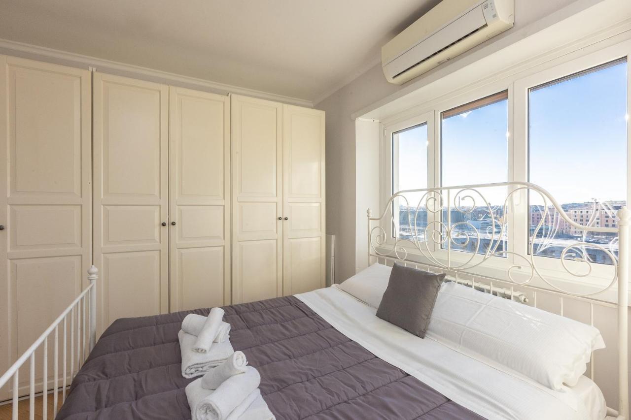 Piramide View By In Apartment Rome