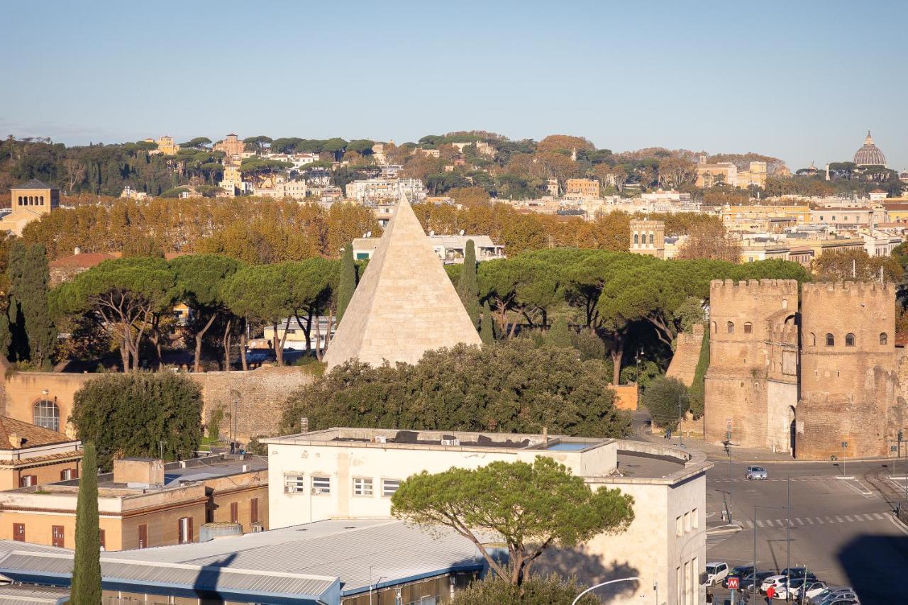 Piramide View By In * Rome