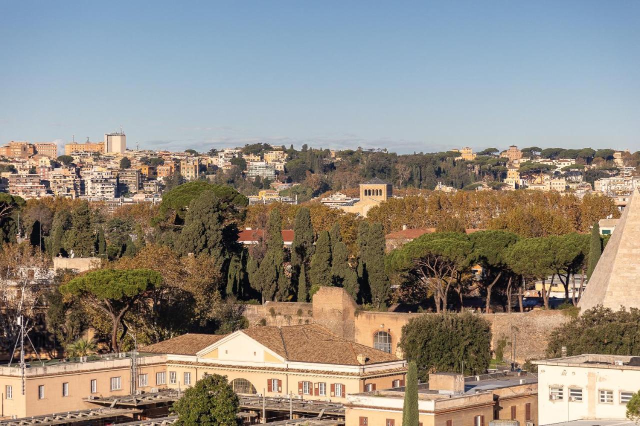 Piramide View By In * Rome