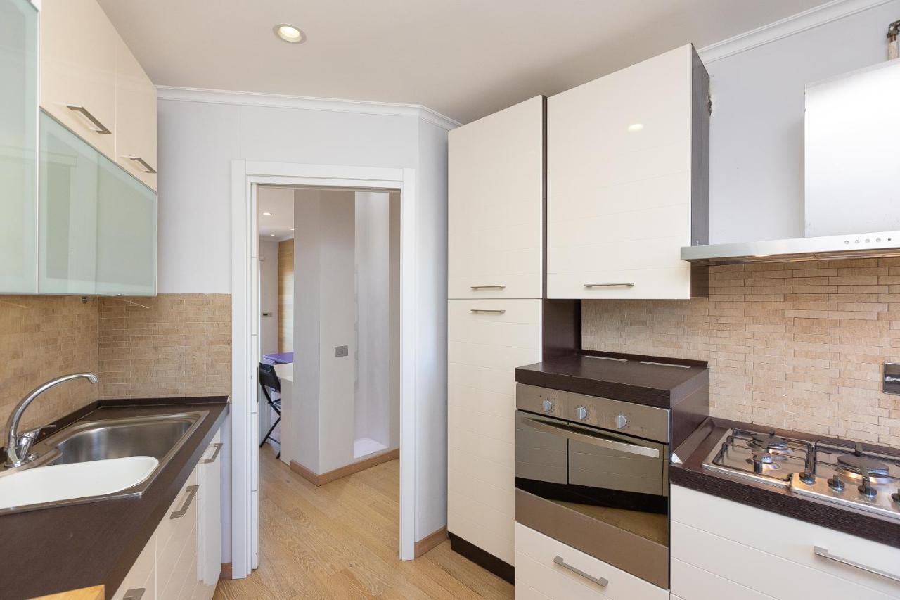Piramide View By In Apartment Rome