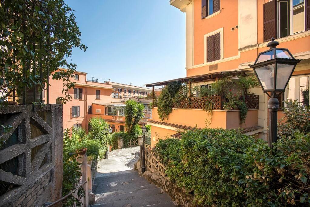 Vittoria In Trastevere * Rome