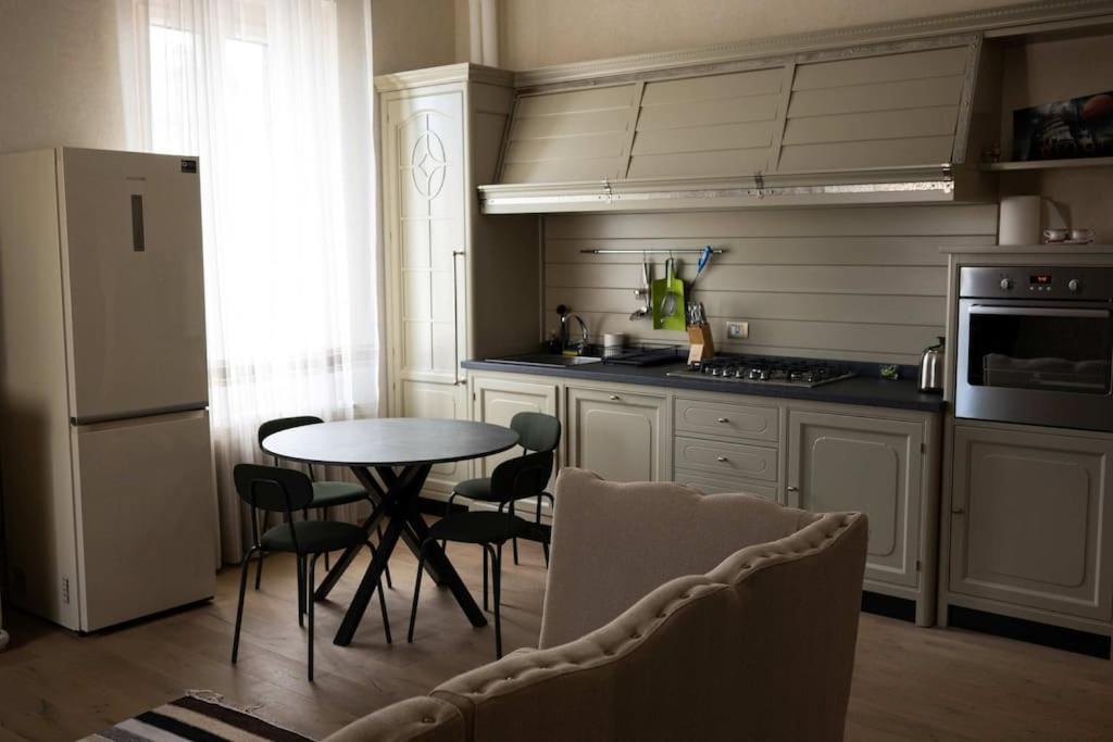 Merulana Penthouse: 5 Minutes Walk From Colosseum * Rome