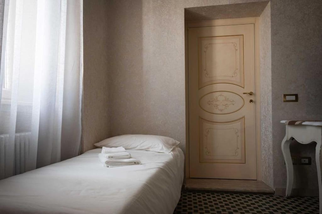 Merulana Penthouse: 5 Minutes Walk From Colosseum * Rome