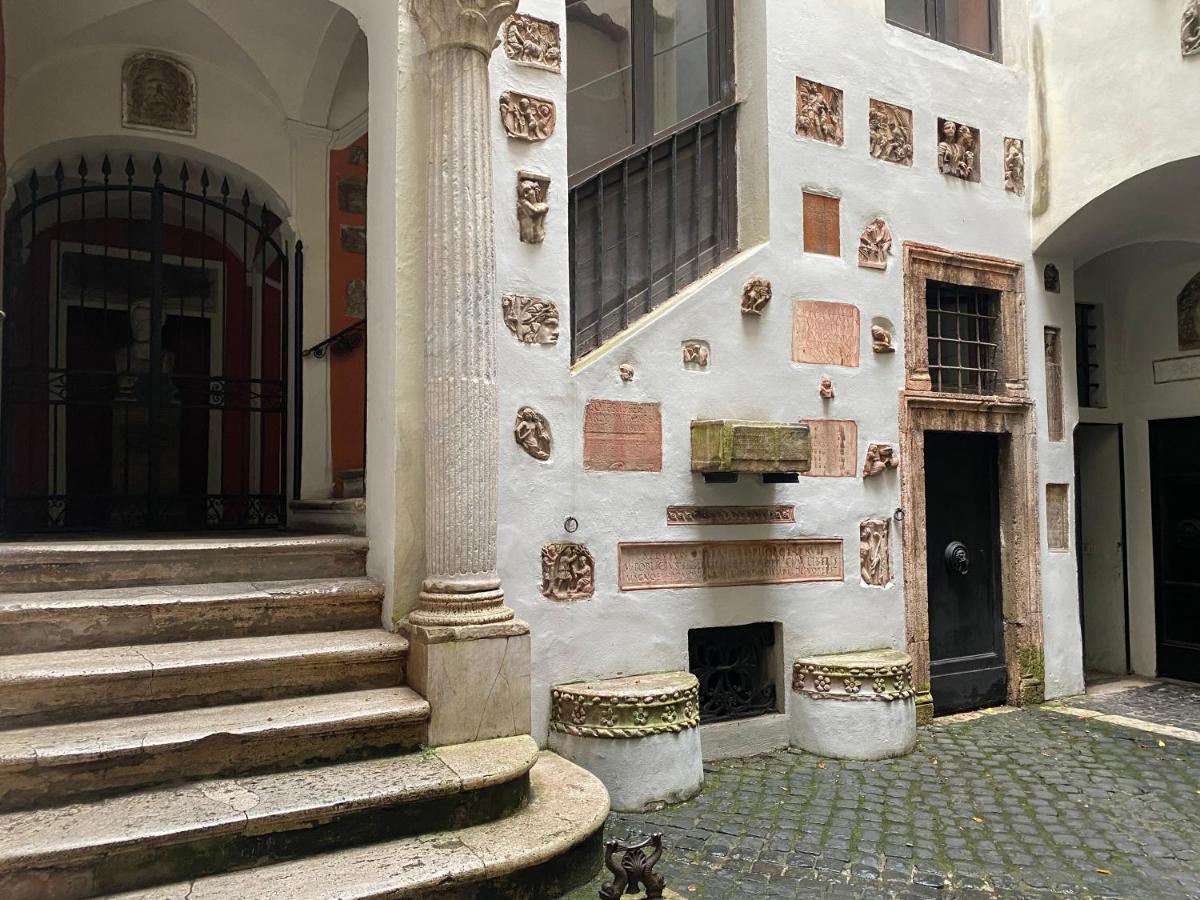 Center, Luxury & History In Via Monserrato Appartement *