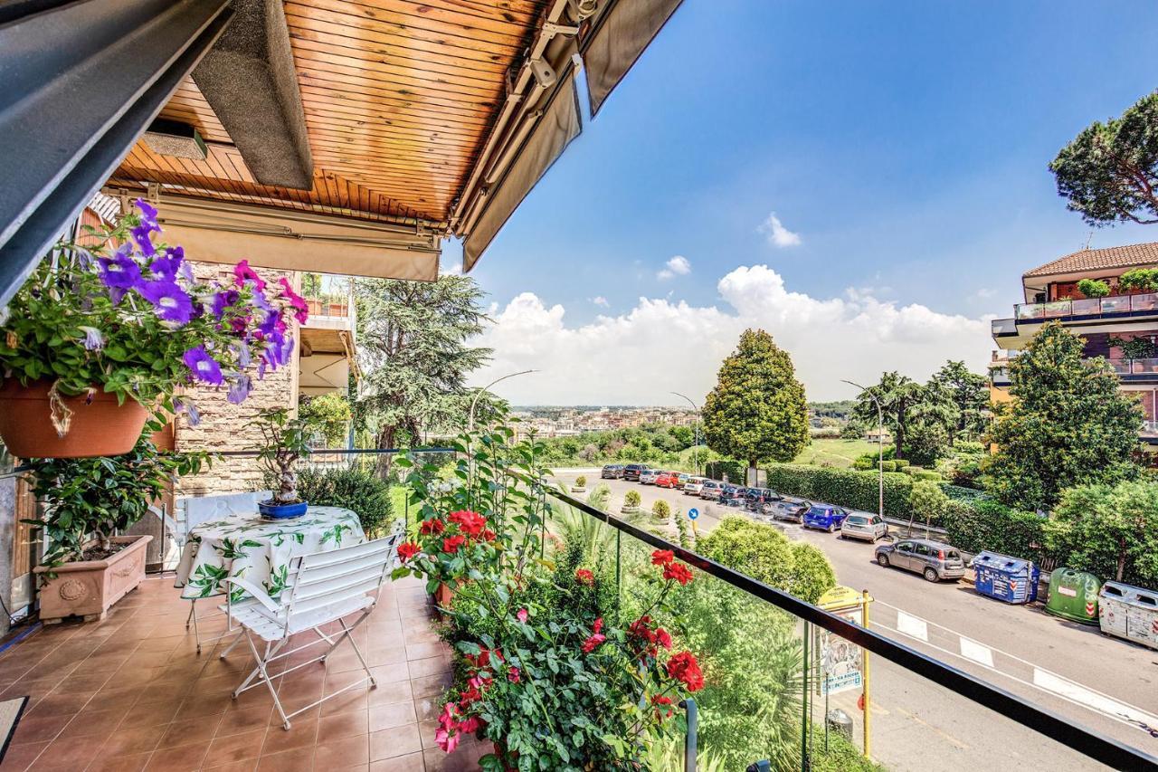 Apartment Terrazza Piccolomini: Elegant Stunning View Over Rome/st Peter's Dome Rome