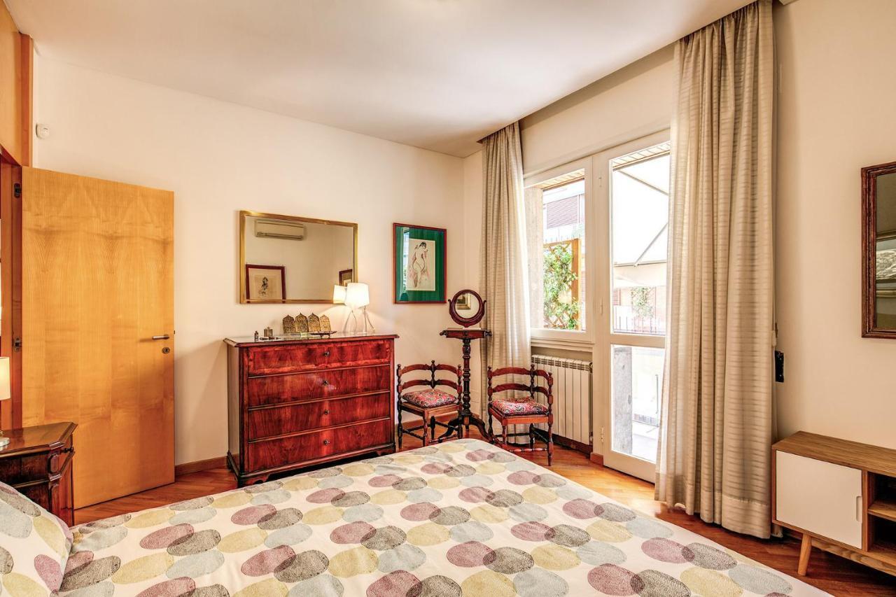 Terrazza Piccolomini: Elegant Stunning View Over Rome/st Peter's Dome Apartment *