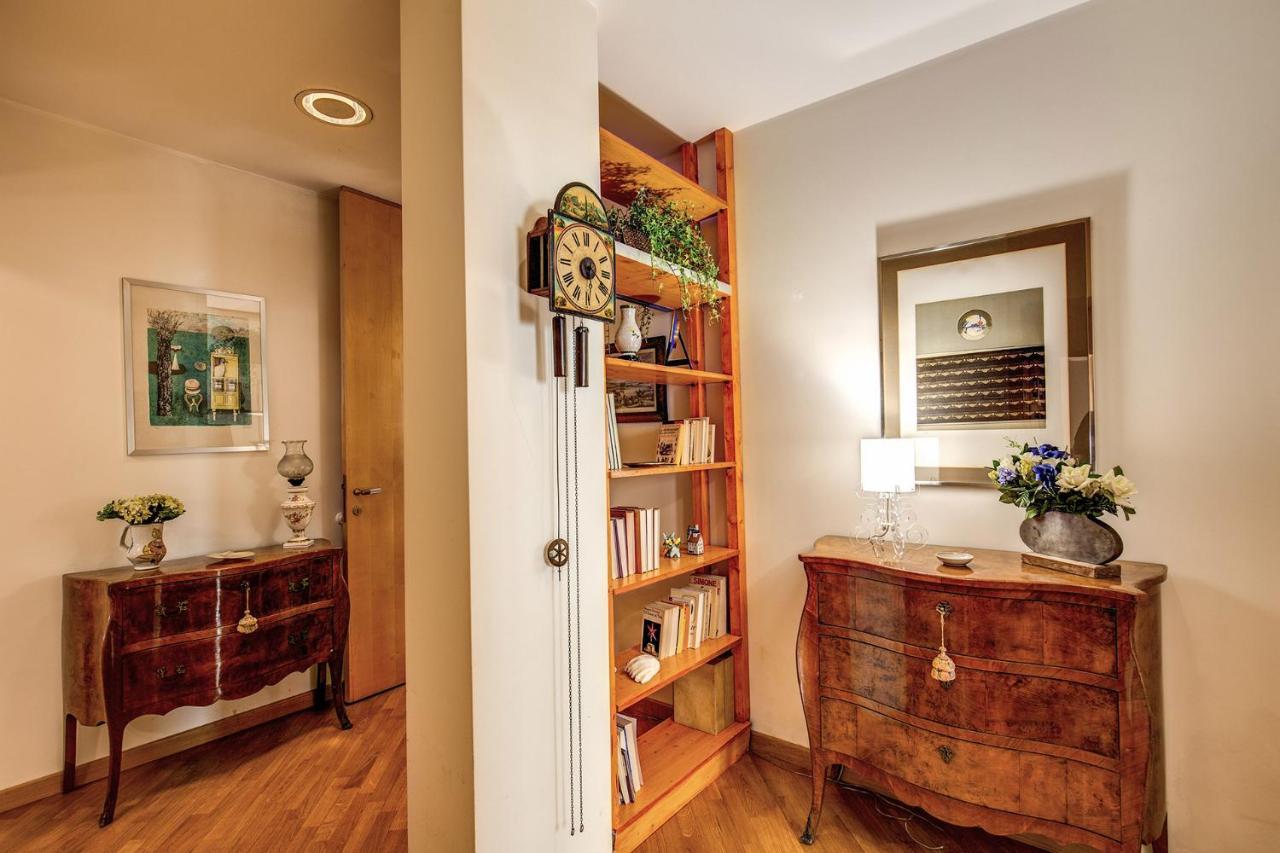 Terrazza Piccolomini: Elegant Stunning View Over Rome/st Peter's Dome Apartment *