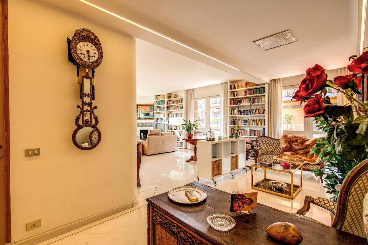 Apartment Terrazza Piccolomini: Elegant Stunning View Over Rome/st Peter's Dome Rome