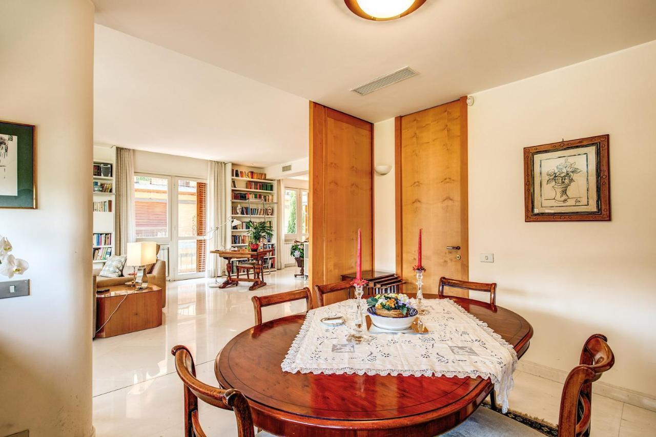 Terrazza Piccolomini: Elegant Stunning View Over Rome/st Peter's Dome Apartment Rome