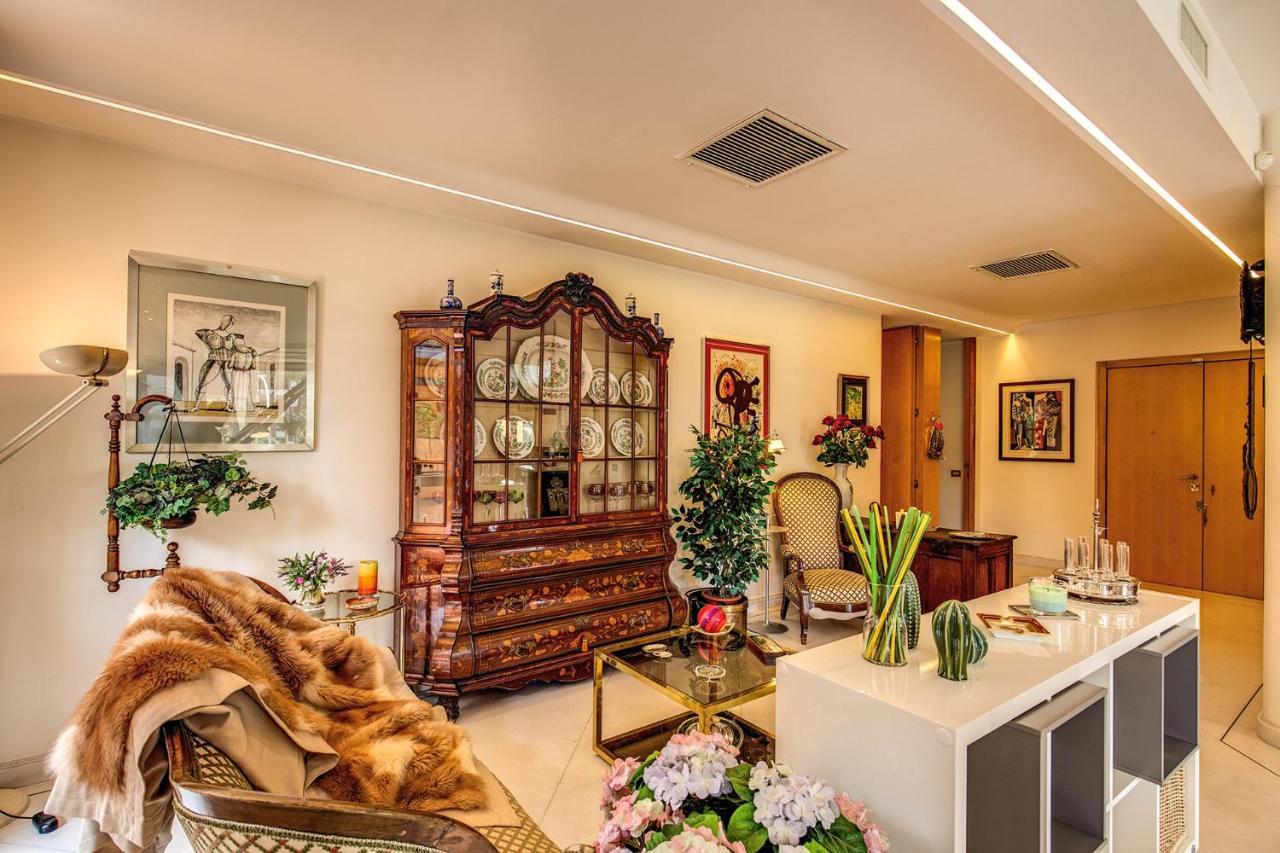 Terrazza Piccolomini: Elegant Stunning View Over Rome/st Peter's Dome Apartment