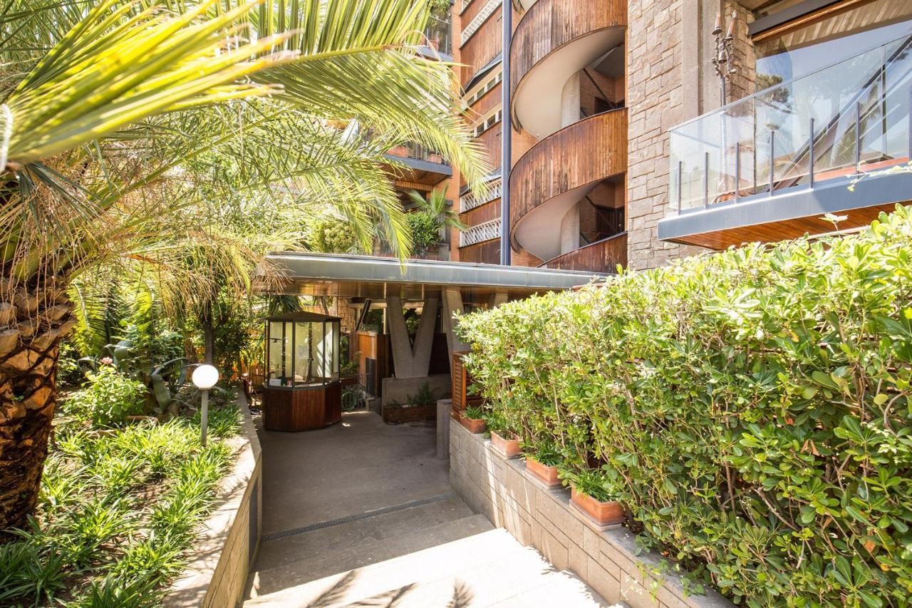 Terrazza Piccolomini: Elegant Stunning View Over Rome/st Peter's Dome Apartment *