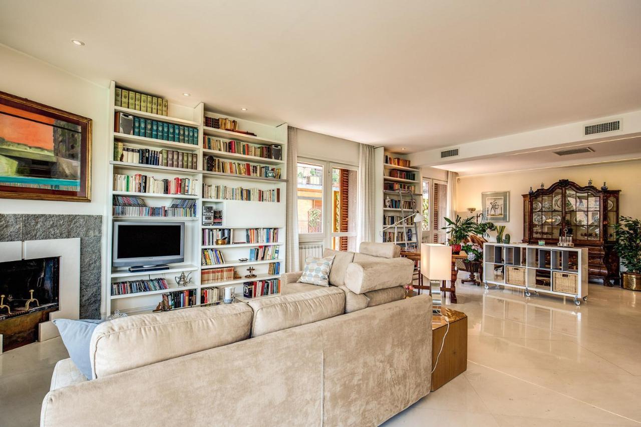 Terrazza Piccolomini: Elegant Stunning View Over Rome/st Peter's Dome Apartment