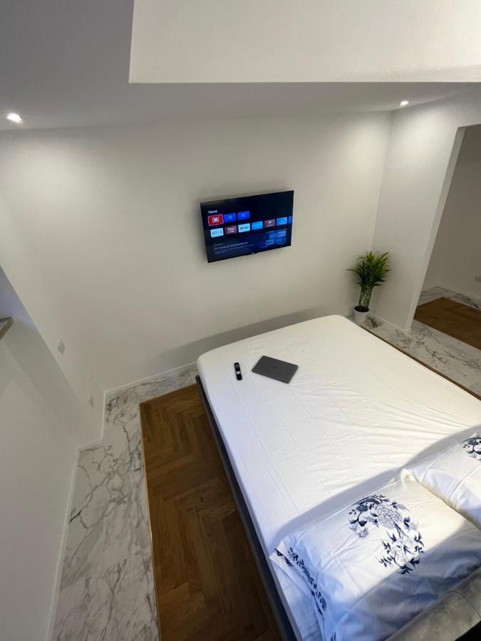 Savoia House, Modern Near Borghese Apartment Rome