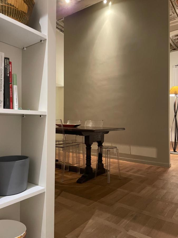 Center, Luxury & History In Via Monserrato Appartement