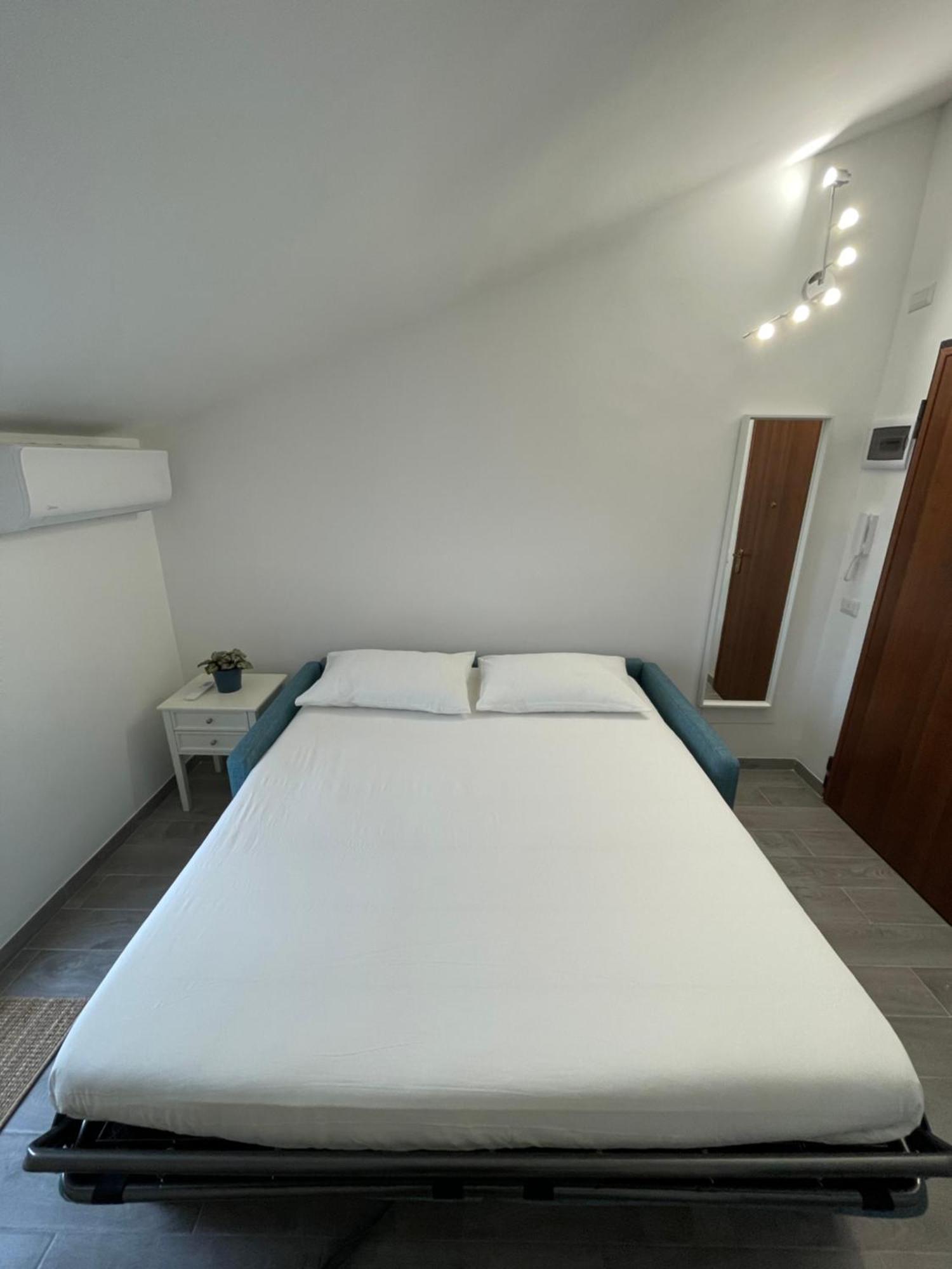 Minu, The Tiny House! * Rome