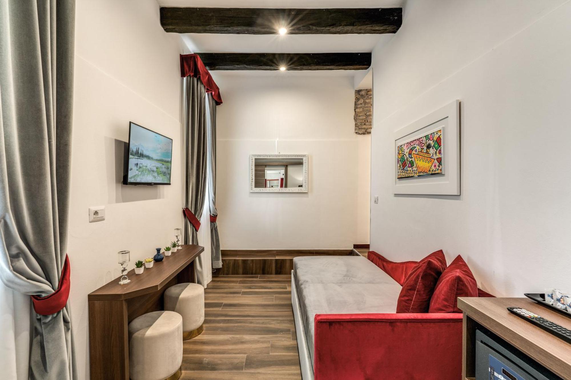 Tritone House Affittacamere 4*