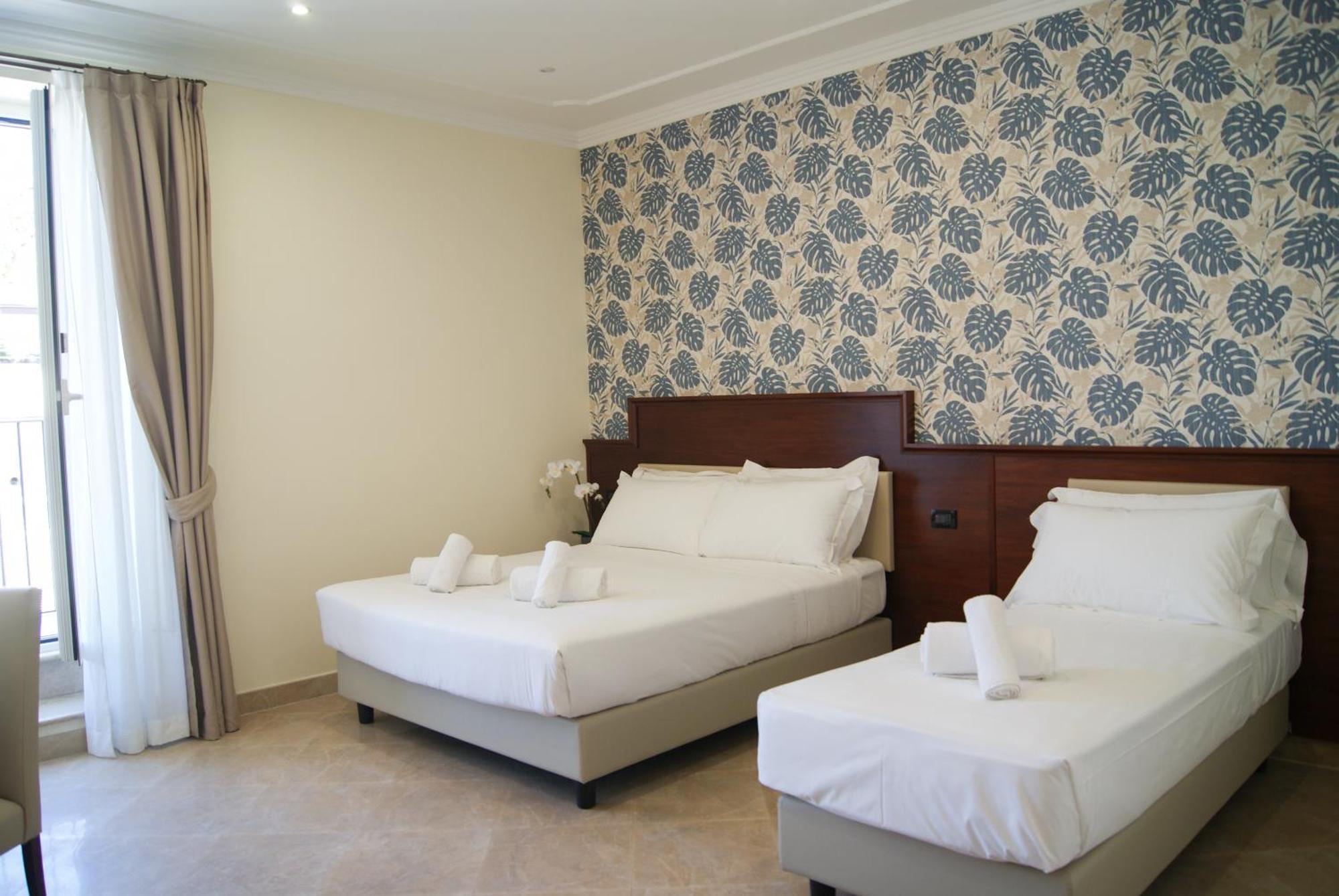 Glam Luxury Hotel *