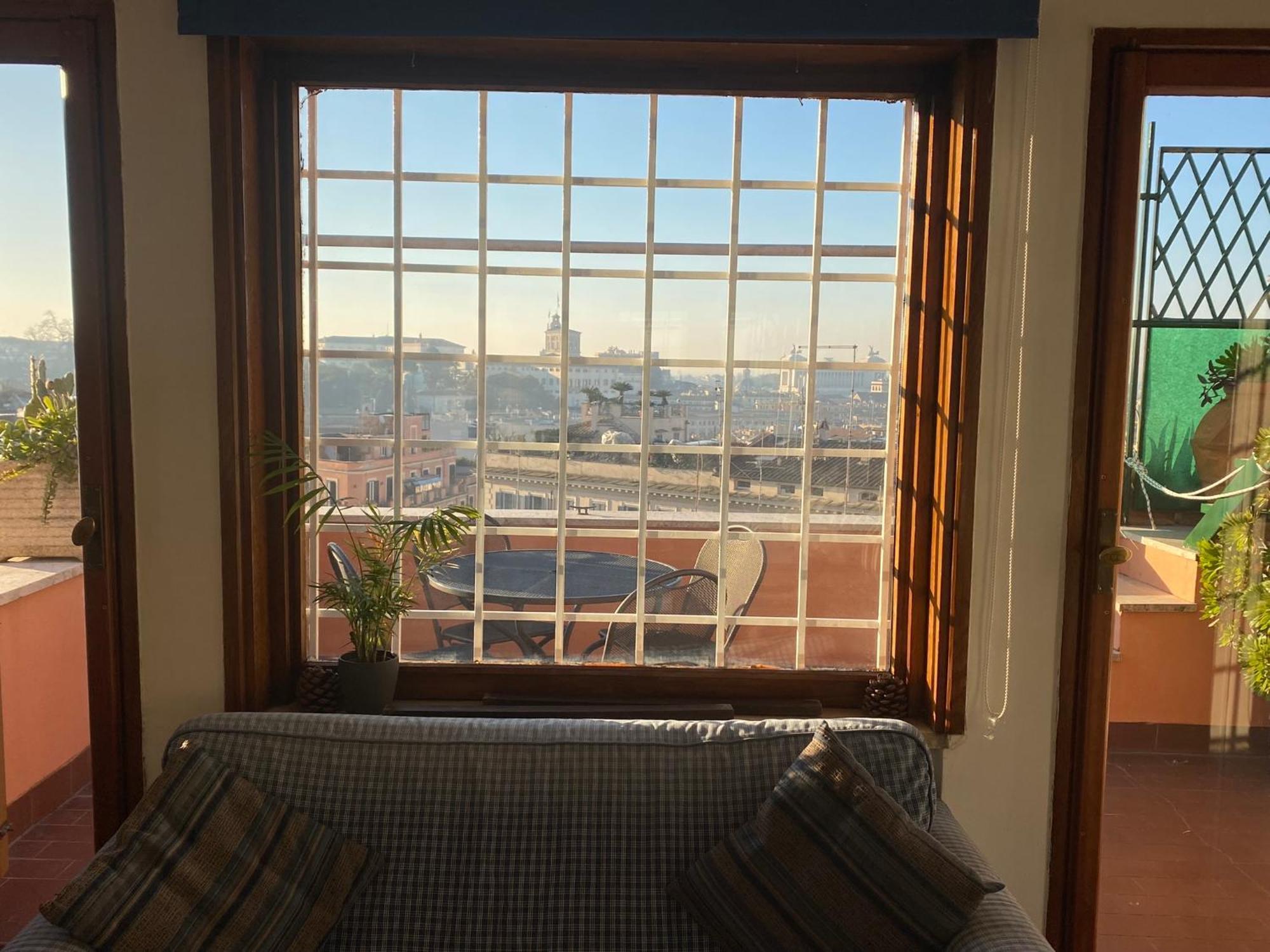Spanish Steps View Apartment *