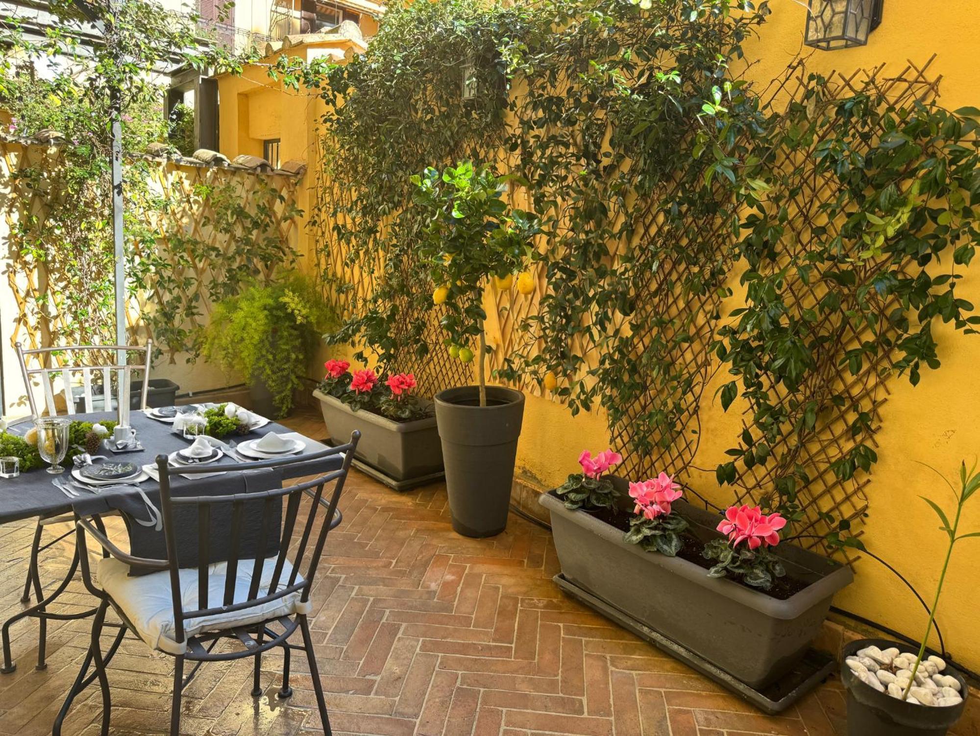Colosseum's Courtyard Holiday home Rome