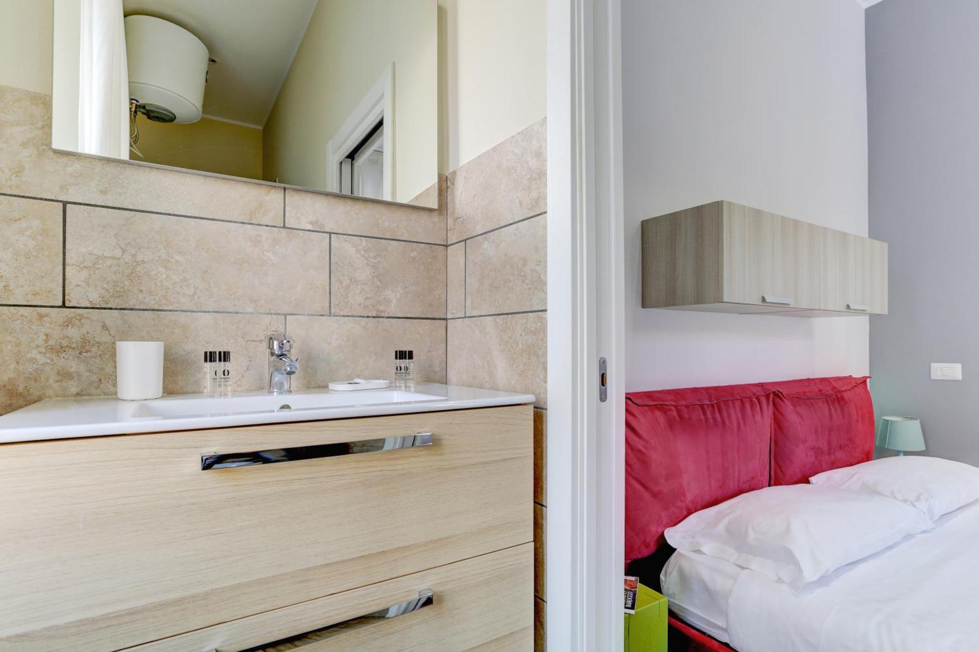 Santi Quattro - Colosseo Apartment *