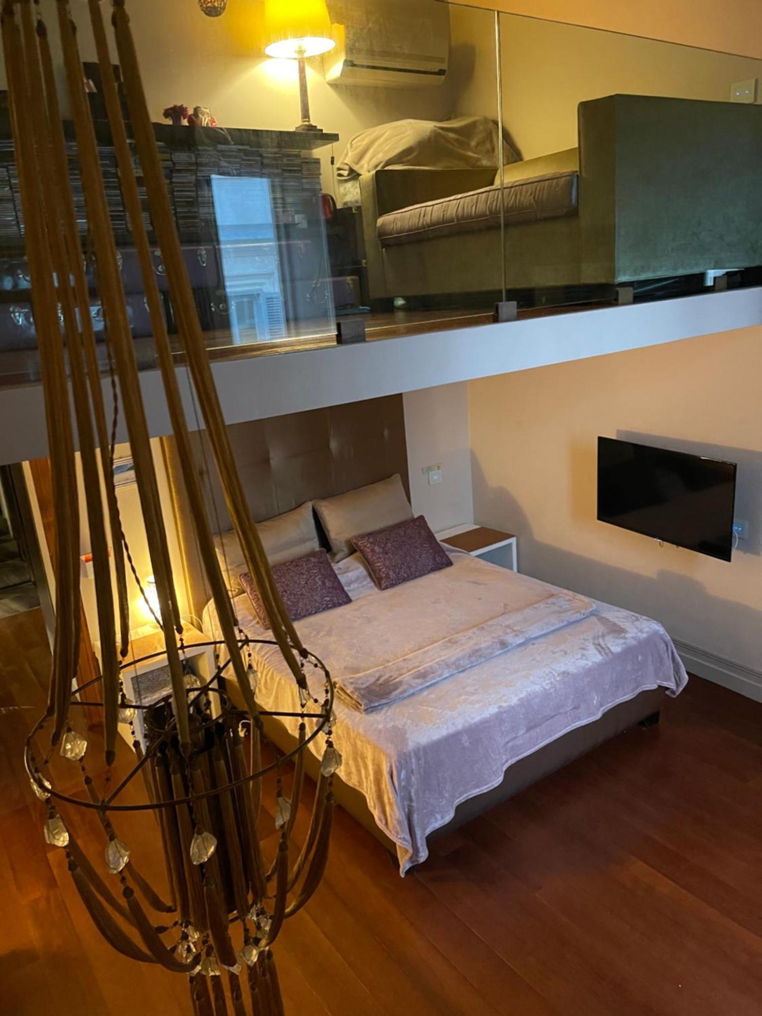 Flower Apartment