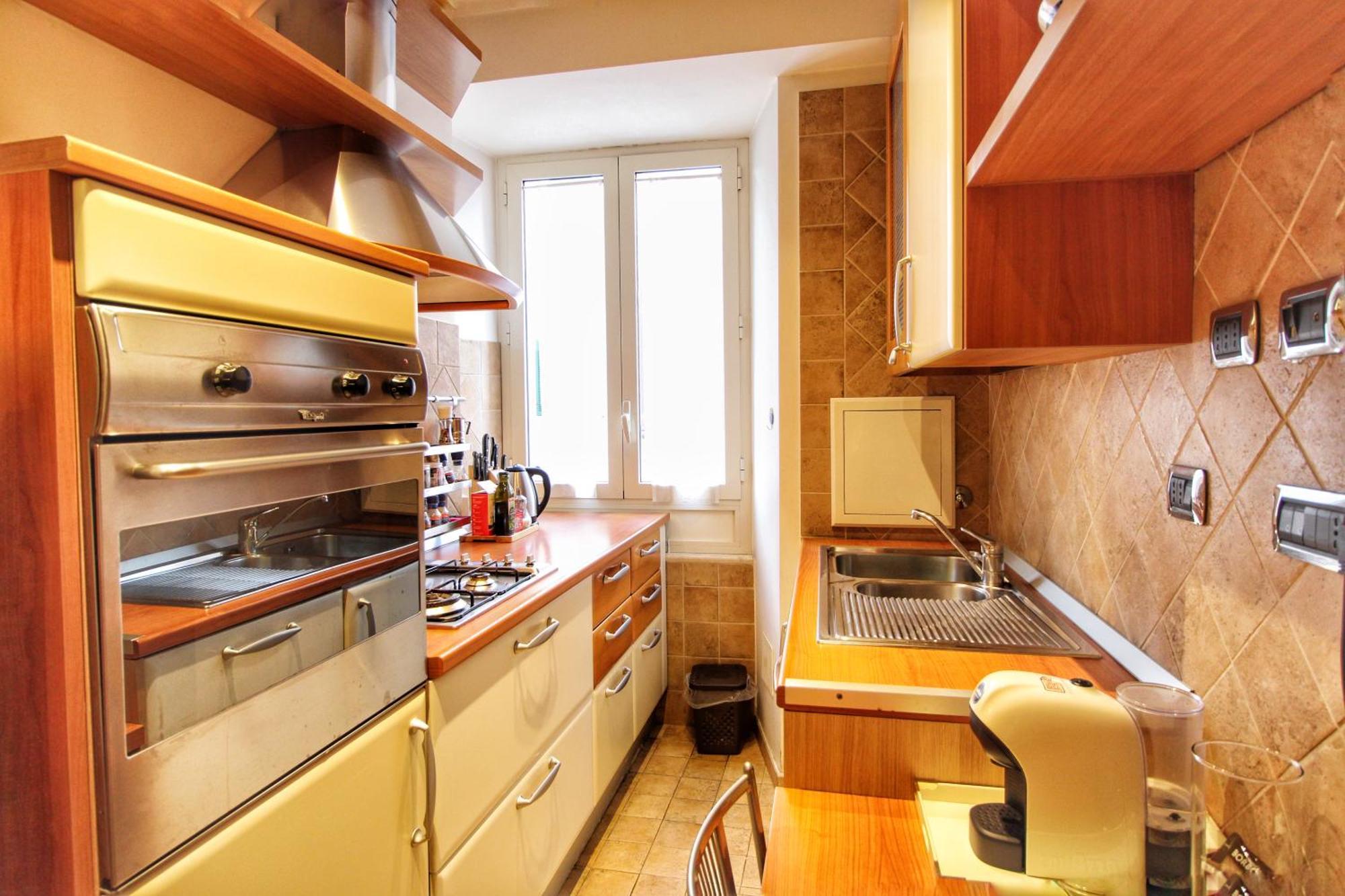 Large And Charming In Trastevere By Yourhost *