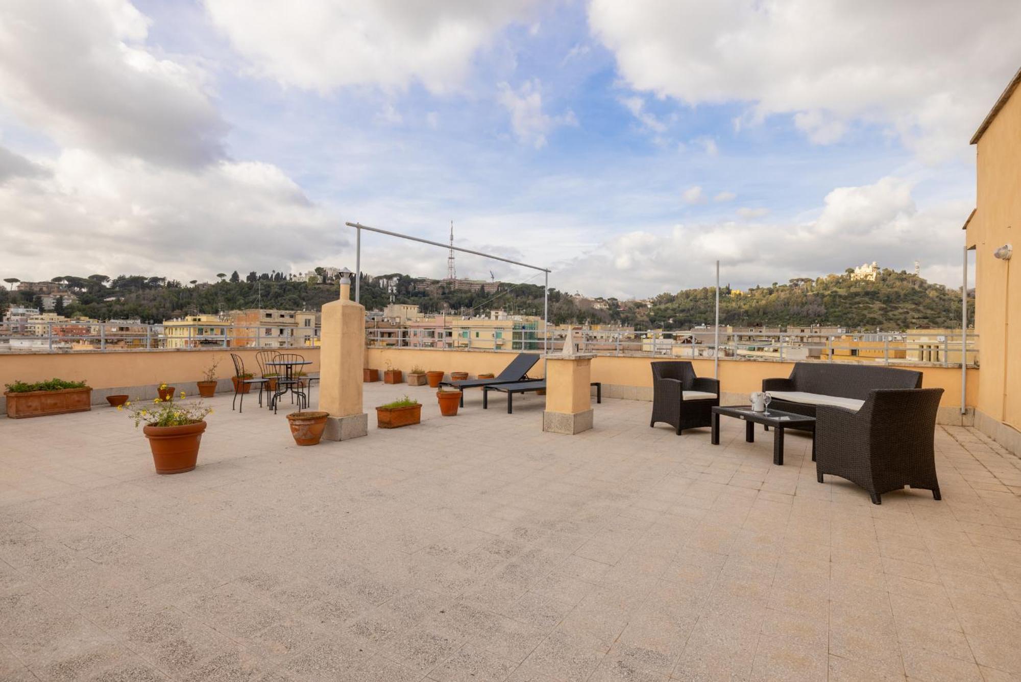Appartement Floor With Rooftop Terrace Near St. Peter *