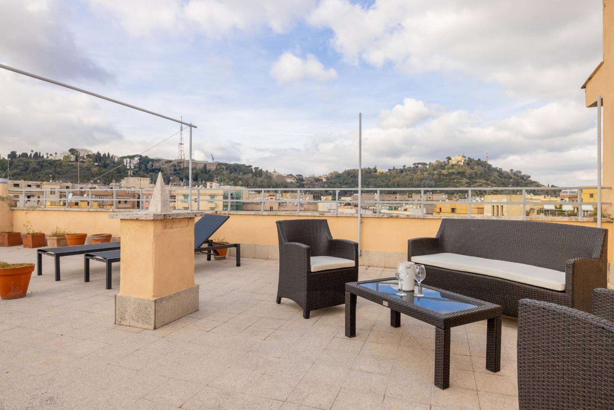 Appartement Floor With Rooftop Terrace Near St. Peter *