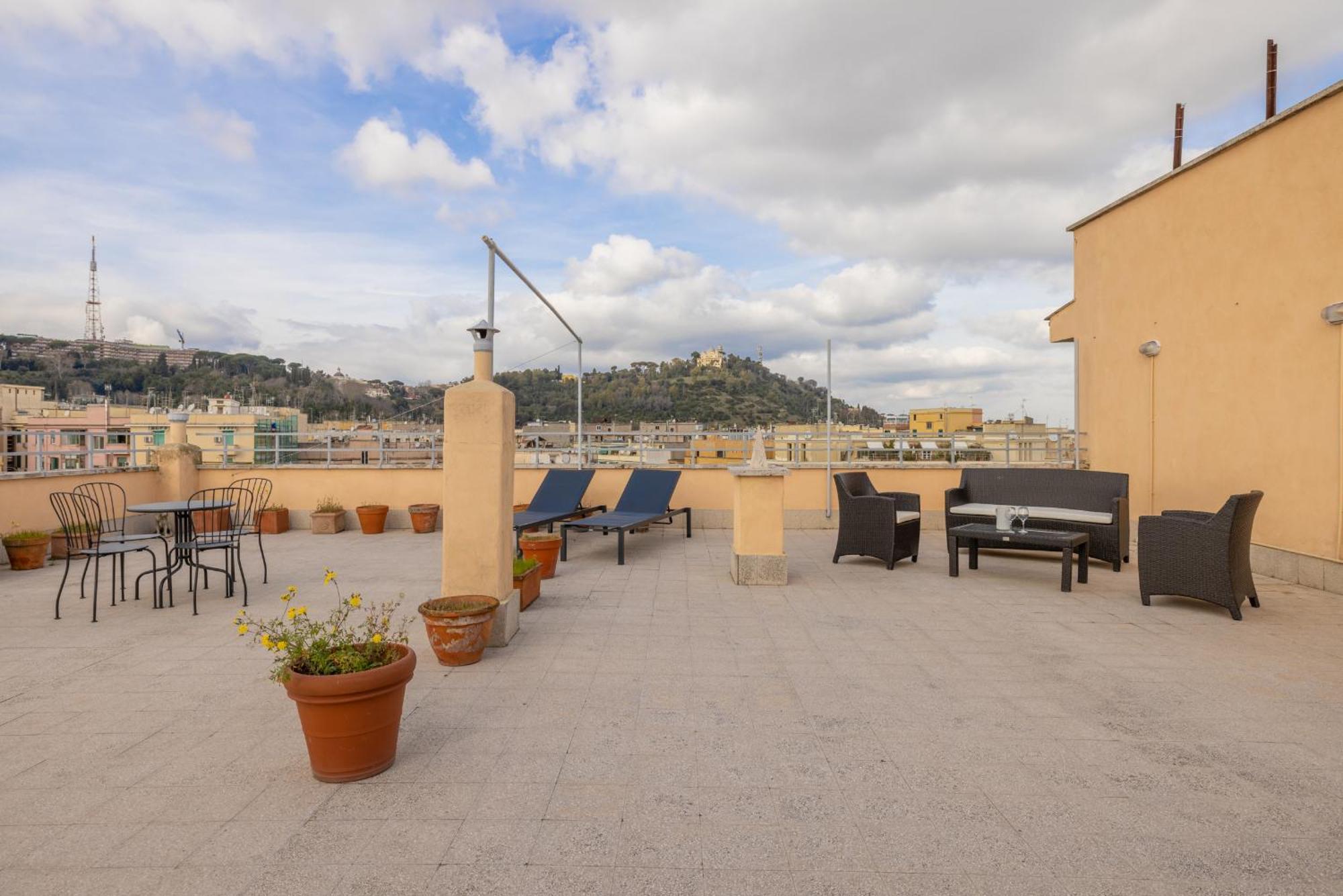 Appartement Floor With Rooftop Terrace Near St. Peter *