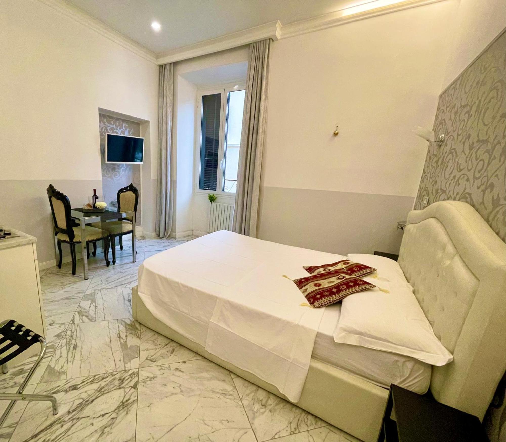Parisa Bed & Breakfast *