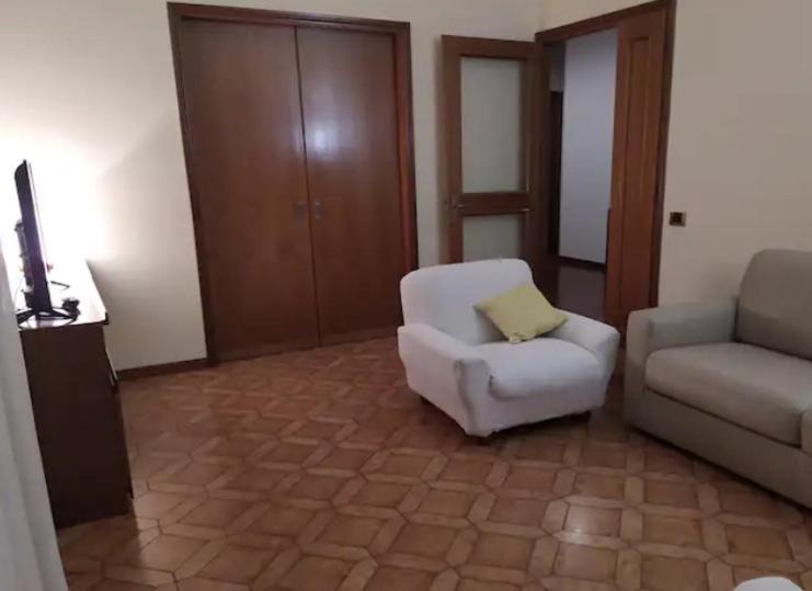 Confortevole, Con Parcheggio Gratuito Apartment *