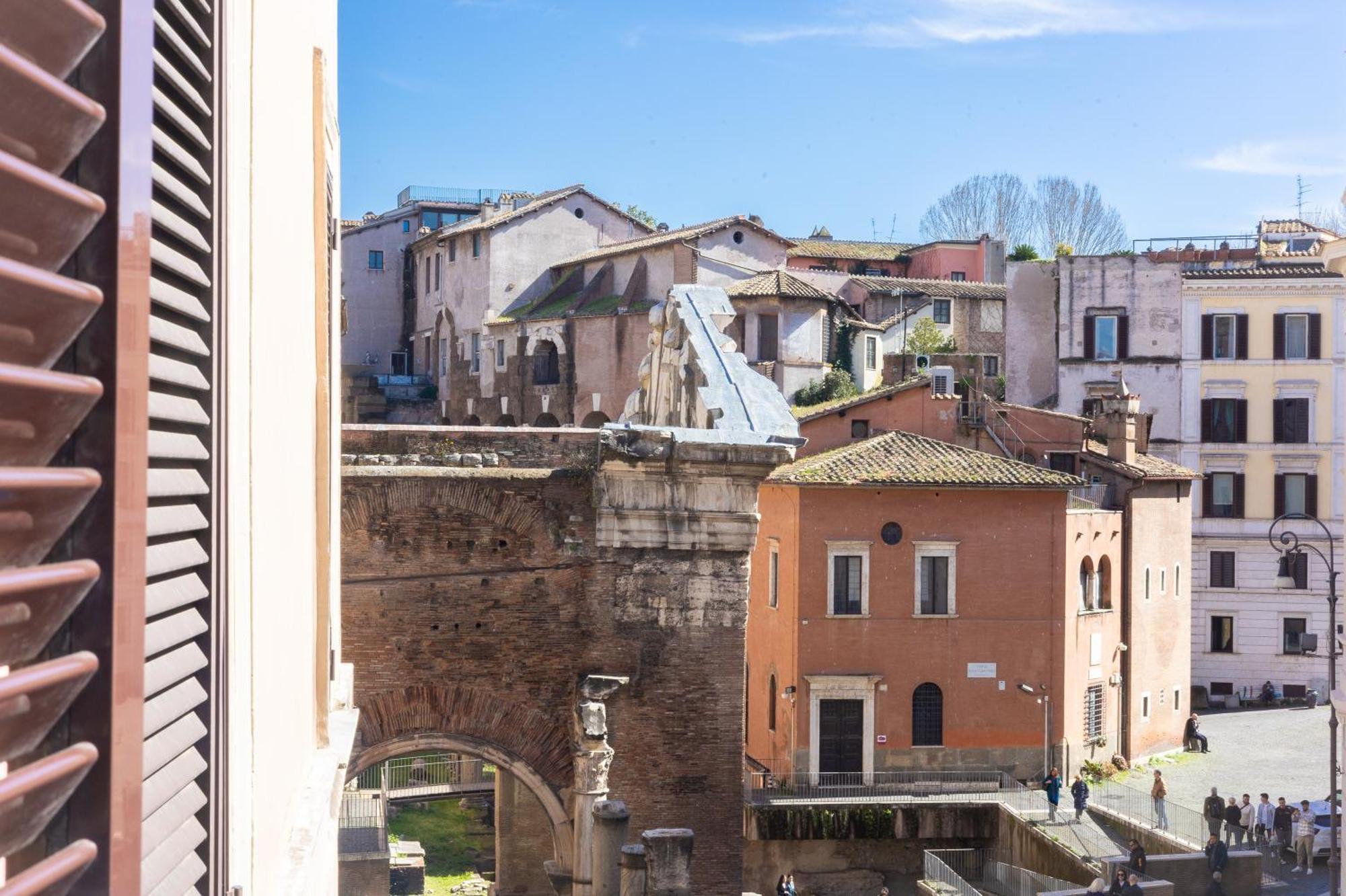 Amazing Elegant Jewish Ghetto Apartment *