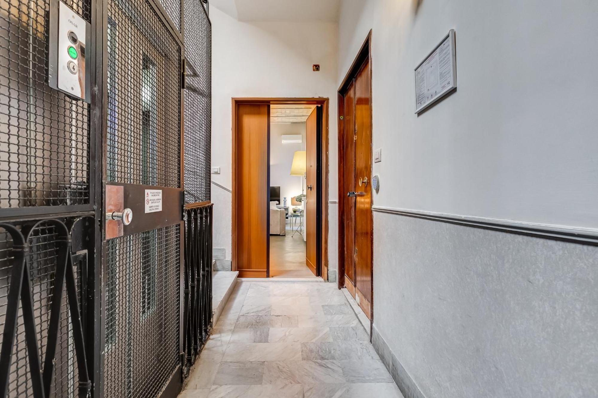 Apartment New Barberini Area *