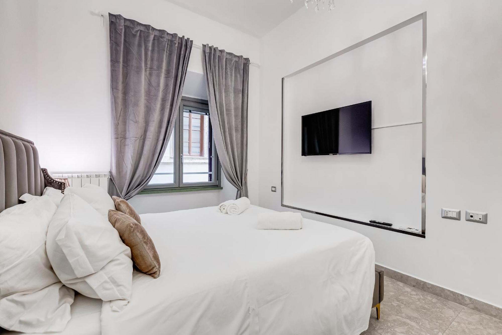 Crystal Trevi Fountain - Romedreamhome *