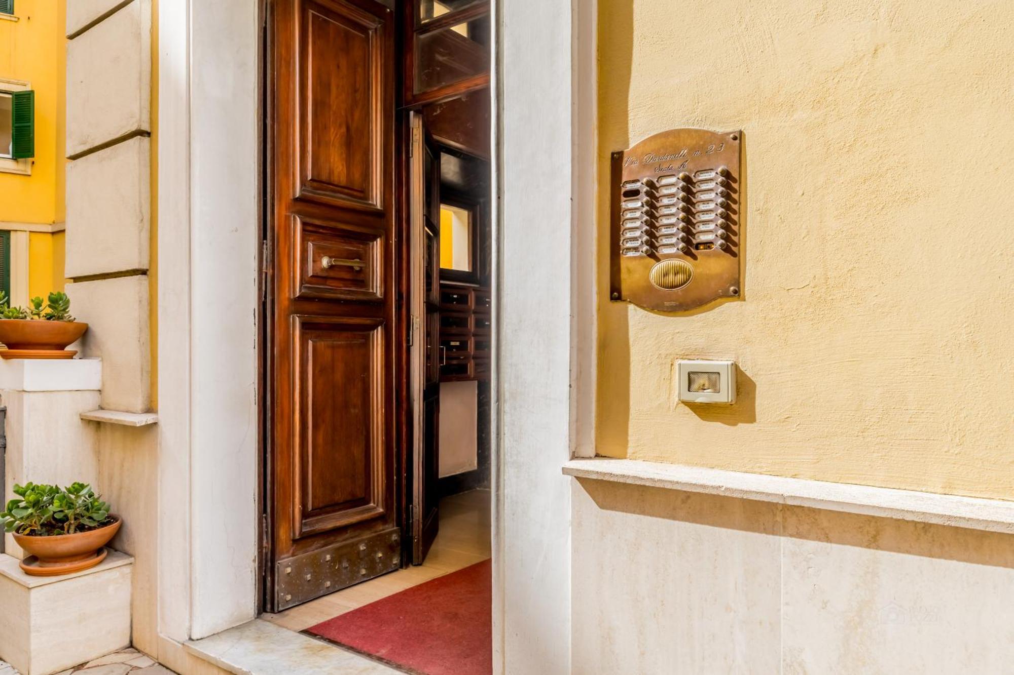 Dardanelli House * Rome
