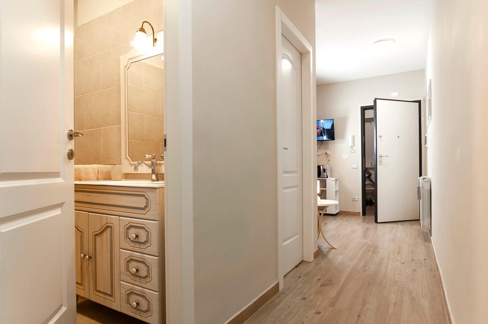 Elegant Comfy Three-rooms In Eur With Parking * Rome