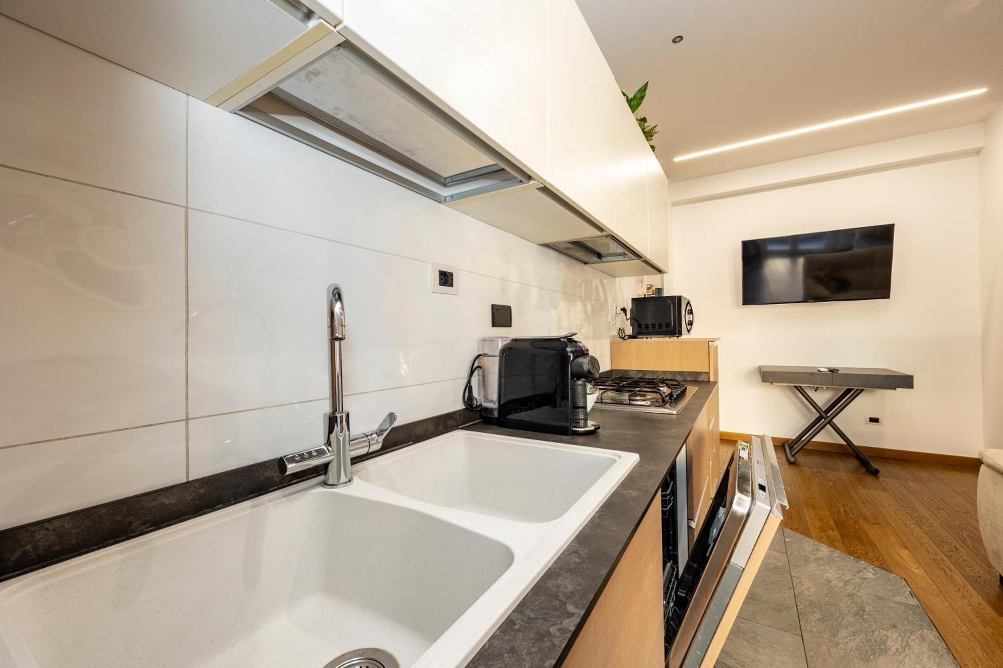 Apartment Stylish Air Conditionig Wifi Tv 50 Metro 4 Minutes Away *