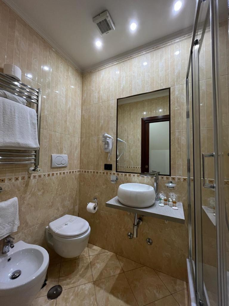 Glam Luxury Hotel *