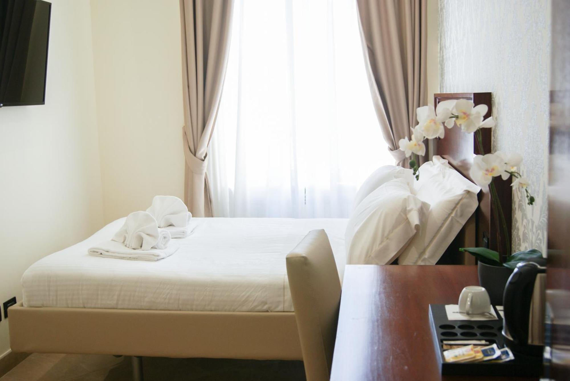Glam Luxury Hotel *