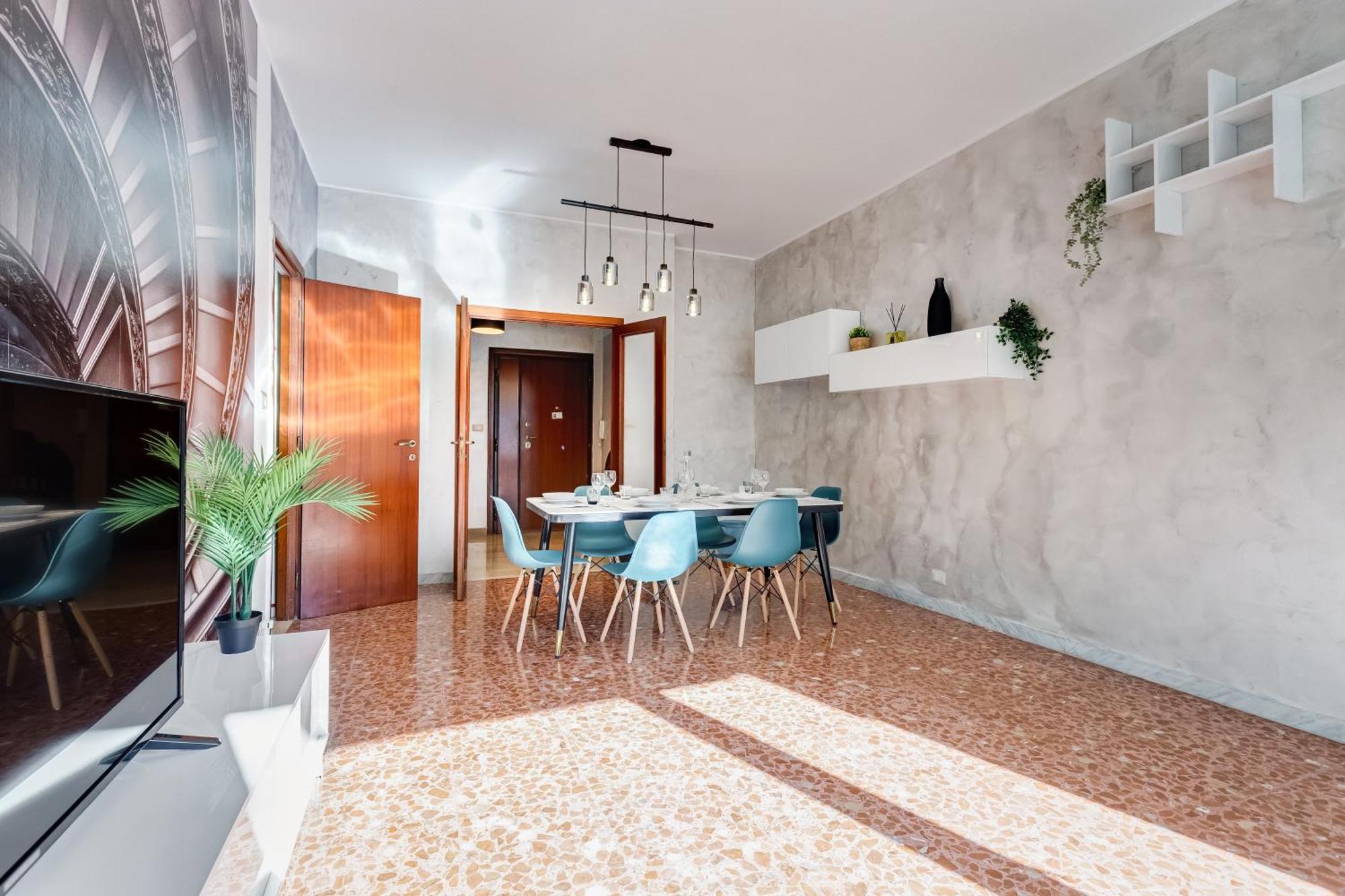 Large With Swimming Pool And Tennis Court Near The Station