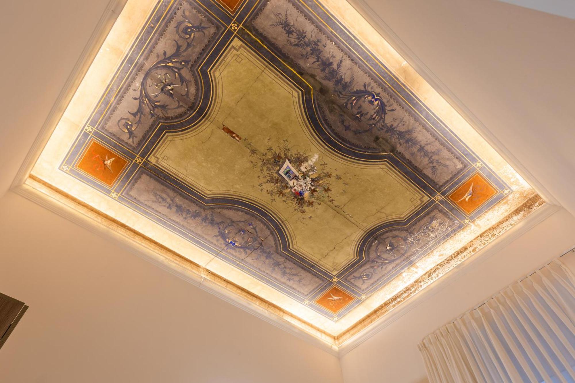 Cavour Luxury - Lr Collection *