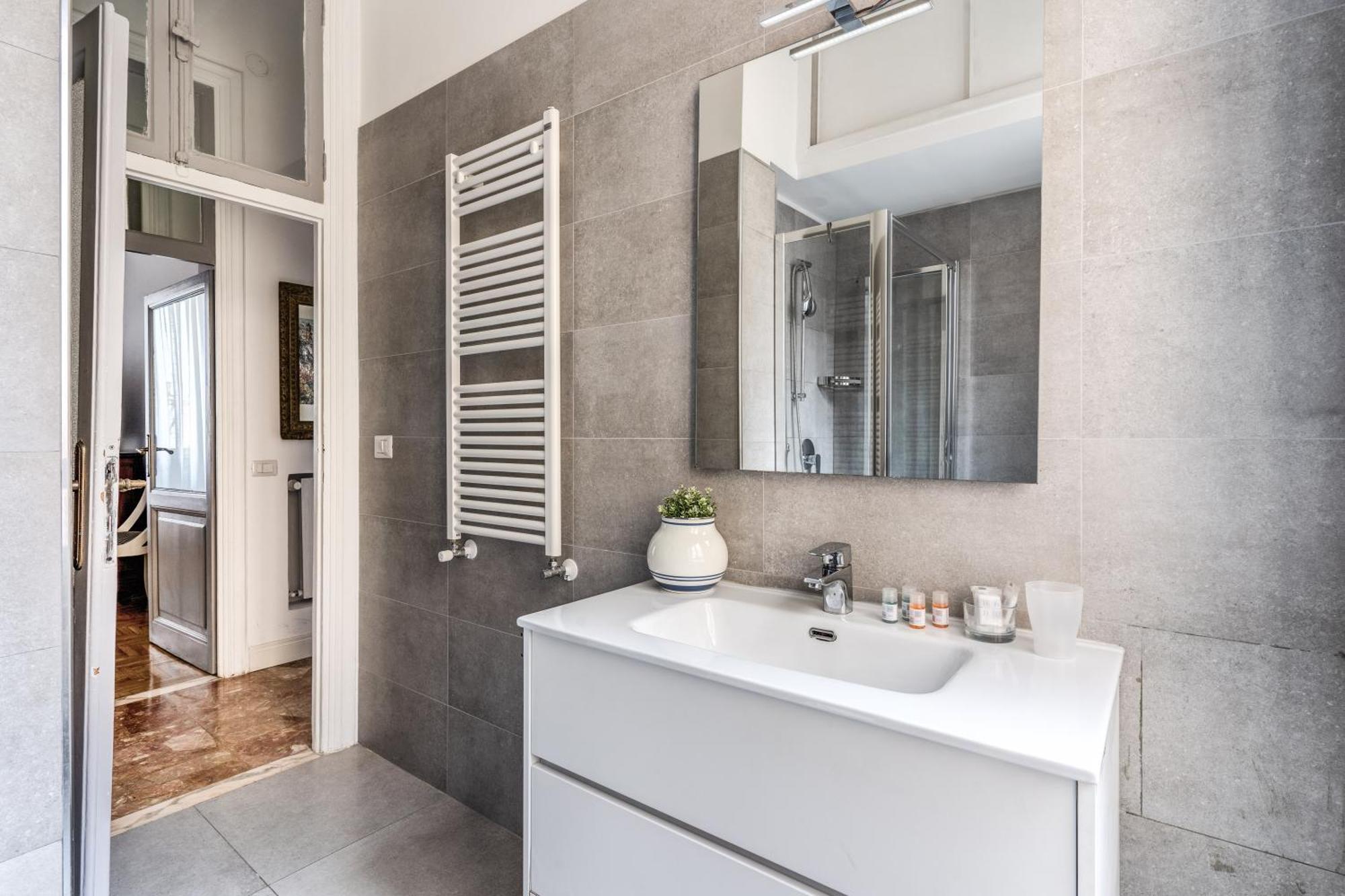 Lovely Renovated Flat By Vatican Apartment